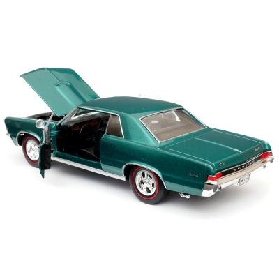 Pontiac GTO 1965 - model Welly - skala 1:24