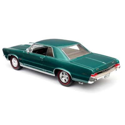 Pontiac GTO 1965 - model Welly - skala 1:24